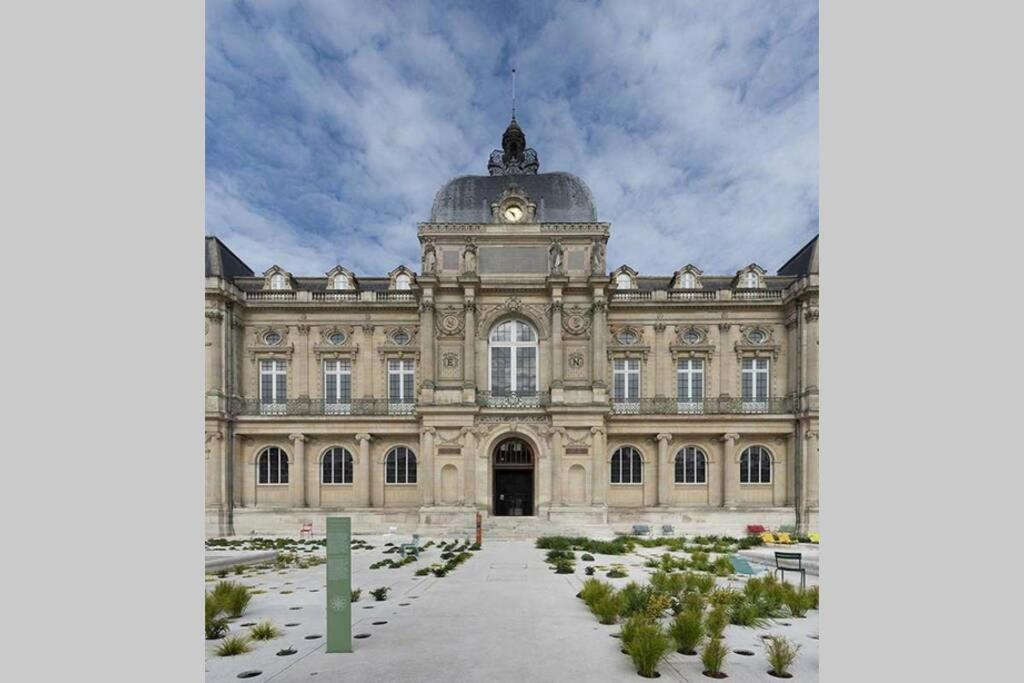 Maison Famille-Confort-Terrasse Jardin-Vue Cathedrale อาเมียงส์ ภายนอก รูปภาพ
